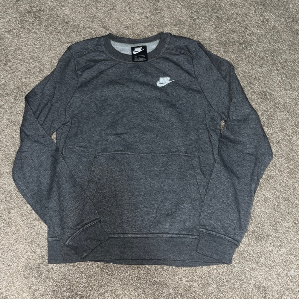 Nike women’s dark gray crewneck pullover with front pocket
